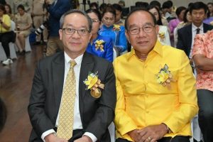 LINE_ALBUM_คณบดีรับรางวัล_240402_3