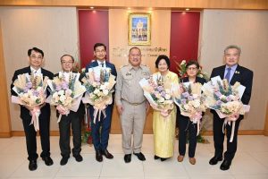 LINE_ALBUM_คณบดีรับรางวัล_240402_4