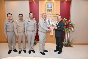 LINE_ALBUM_คณบดีรับรางวัล_240402_5