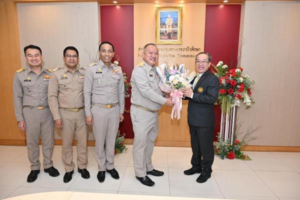 LINE_ALBUM_คณบดีรับรางวัล_240402_5